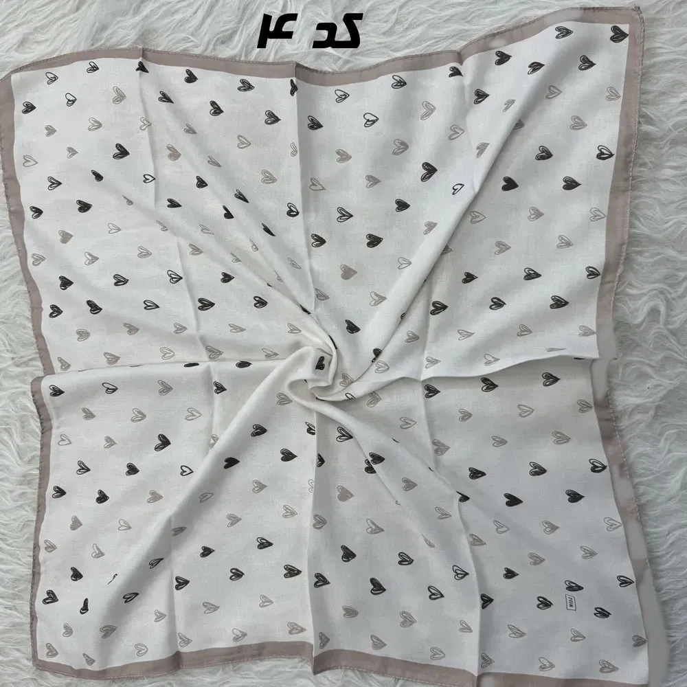 مینی اسکارف کرمی نخ قواره 65x65 سانتیمتر مناسب استفاده روزمره بدون آبرفت و رنگ رفت